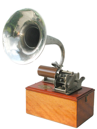 Produziert in Amerika und in Paris auf das Gehäuse montiert / Prudced in the USA and mounted on the case in Paris