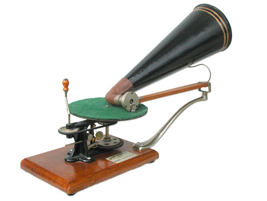 Das Grammophon mit Handantrieb / The hand-powered gramophone