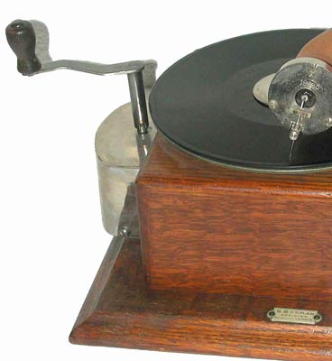 Typisch für das original: die senkrechte Kurbel / The vertical crank is typical for the original trade mark