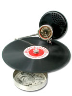 Die Schallplatte ist Grösser als das Grammophon / The record is much larger then the player itself