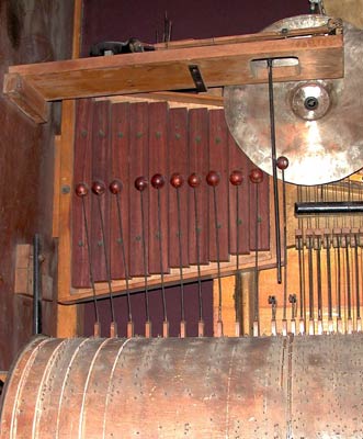 Xylophon, Kastagnetten und Tschinelle / Xylophone, castagnettes and cymbal